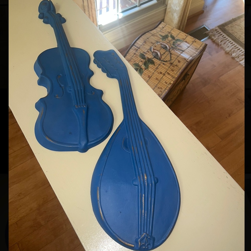Set of 2 Vintage Royal Blue Metal Music Violin & Mandolin Wall Plaques Decor